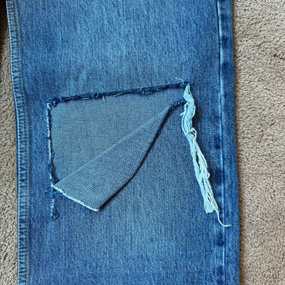 Good American jeans size 2/26.  NWT. Good ‘90’s jeans.  Fitted at the waist - Picture 3 of 9